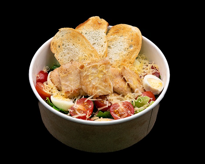 Салат Цезарь с цыпленком