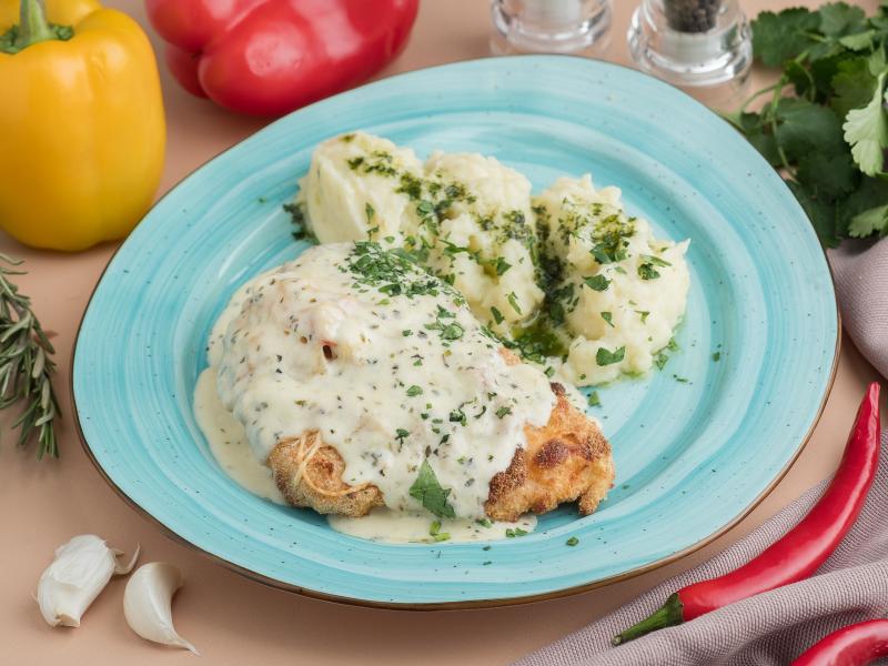 Куриная грудка по-критски с зимним соусом