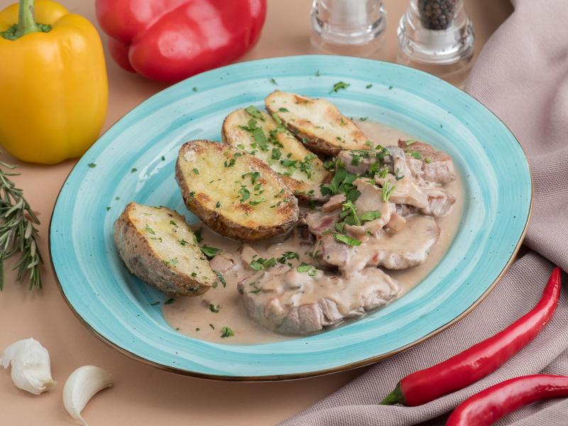 Свиные медальоны с соусом из 5 перцев