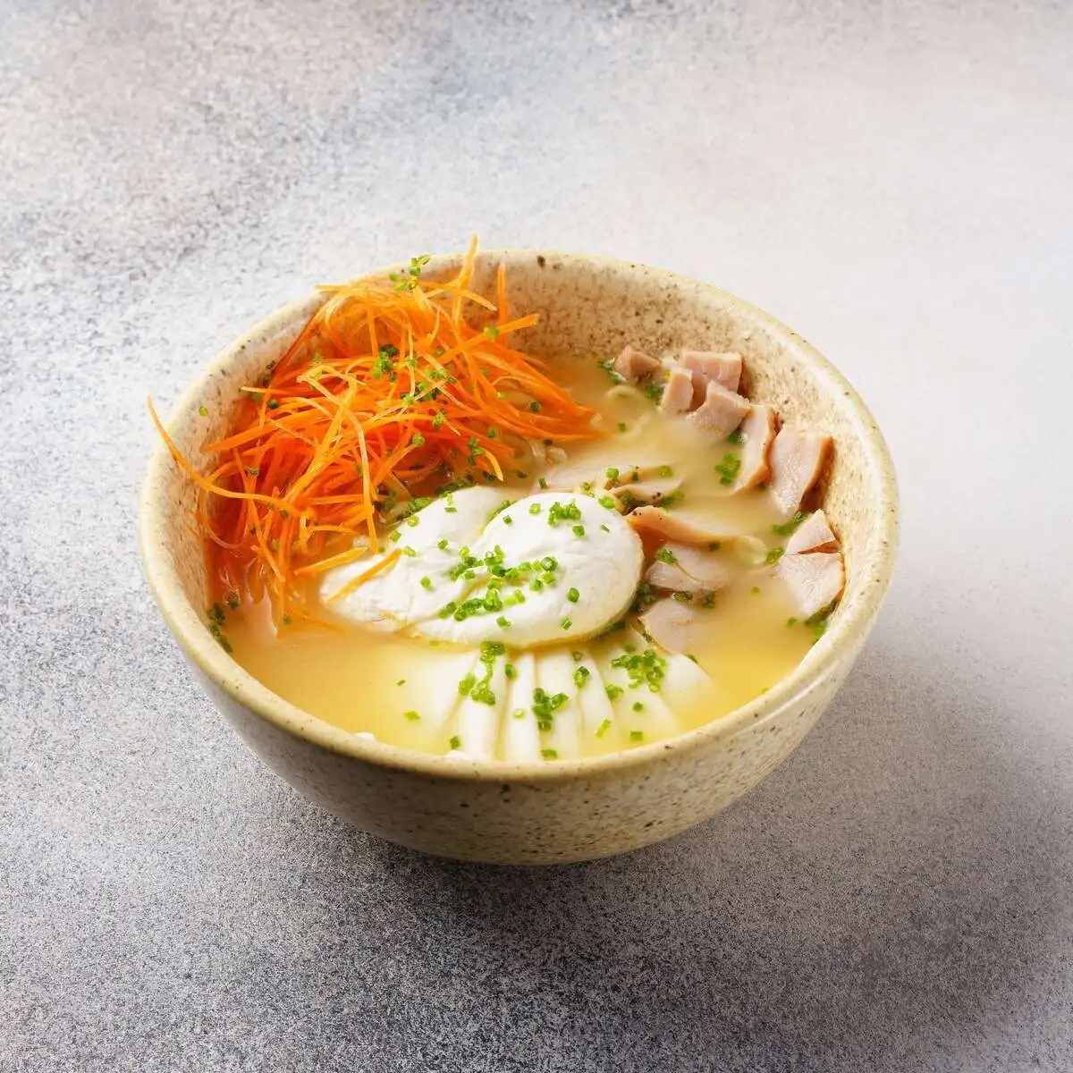 Сливочный рамен с курицей и сыром из Benshi