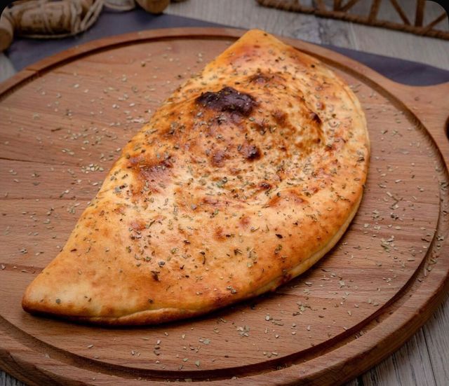Кальцоне с копчен цыпленком