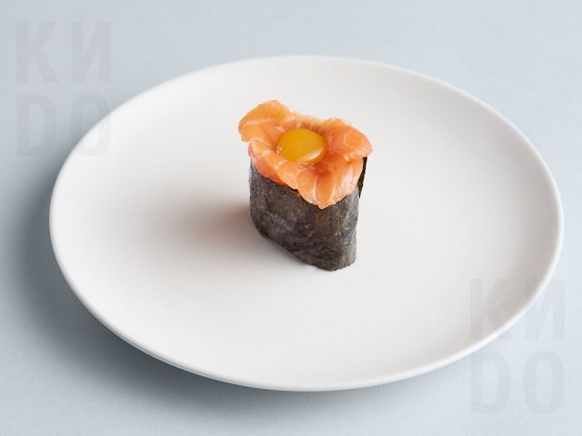 Лосось с яйцом