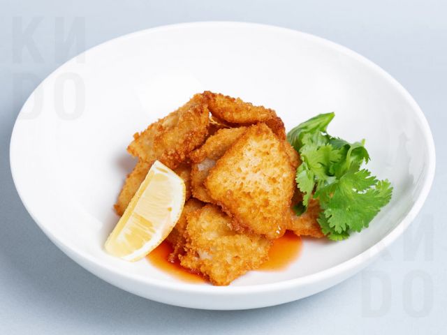 Хрустящие кальмары с чили-лаймовым соусом