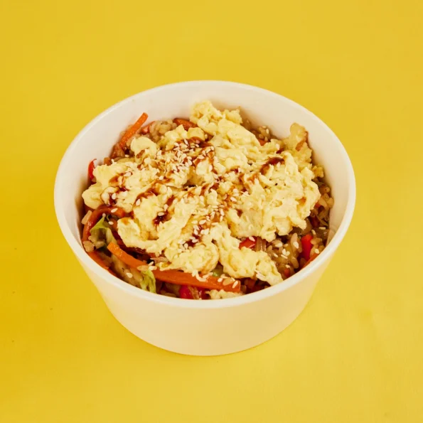 Жареный рис с овощами