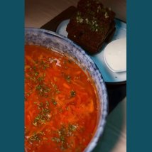 Борщ с чесночными гренками