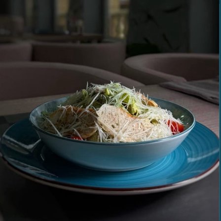 Салат Цезарь с креветкой