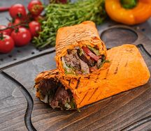 Шаурма в сырном лаваше большая