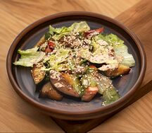 Тёплый салат с форелью