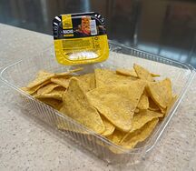 Начос с сырным соусом