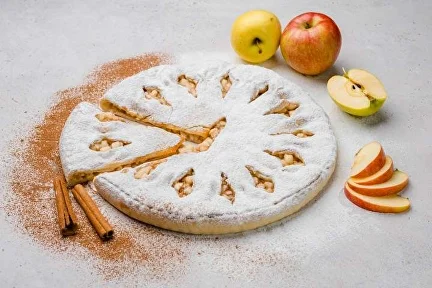 Пирог с яблоком и корицей