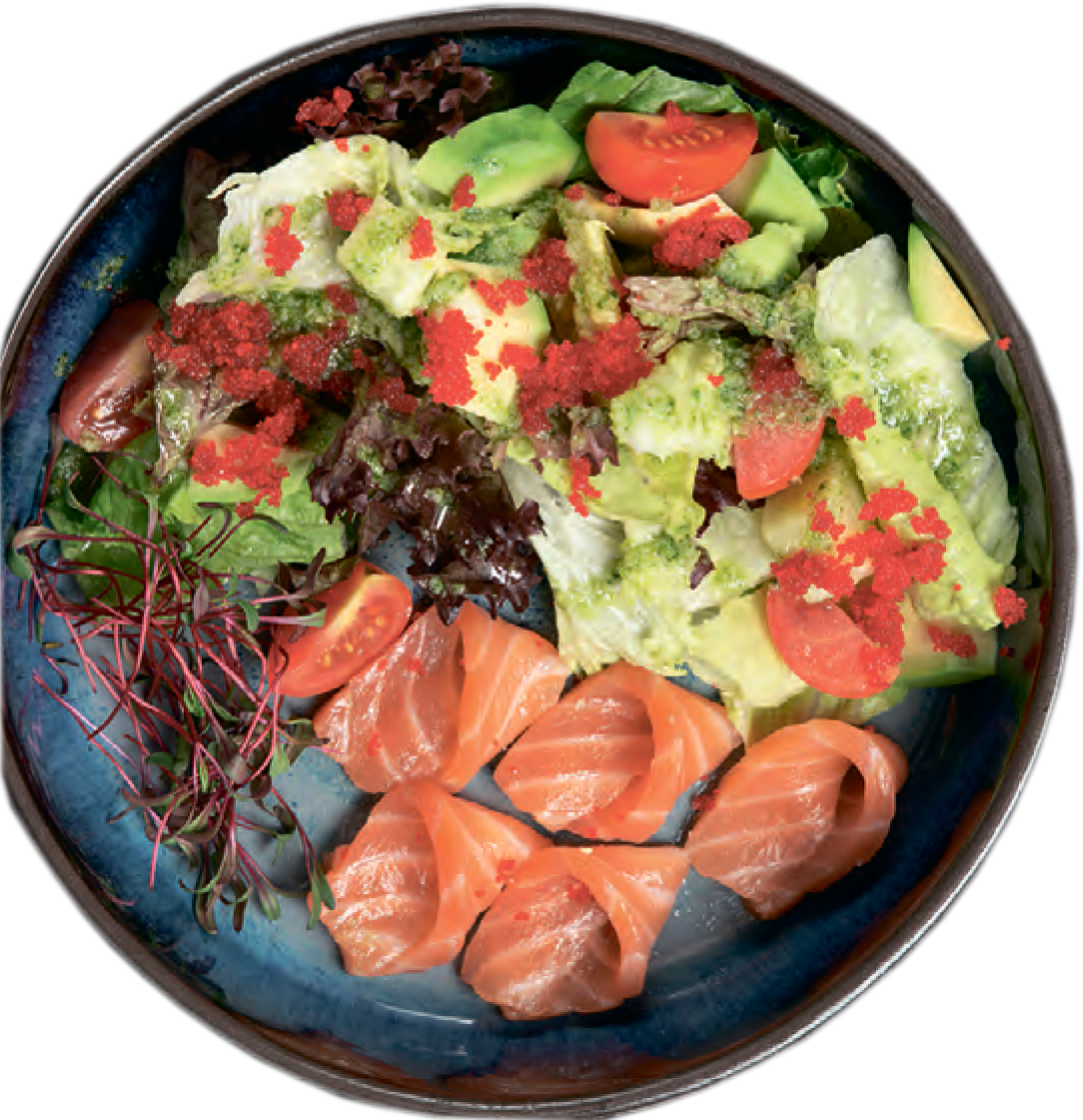 Салат с копченым лососем и авокадо