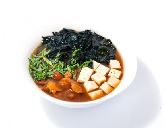 Мисо суп с намеко и тофу