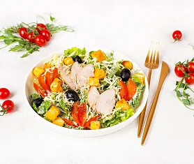 Салат Цезарь с курицей оригинальный