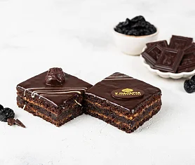 Шоколадное с черносливом пирожные-дуэт