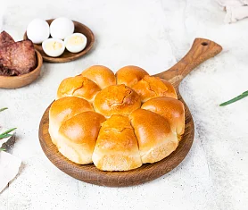 Пирог Веселая семейка с мясом, яйцом и зеленым луком