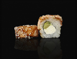 Обожжённый лосось с авокадо