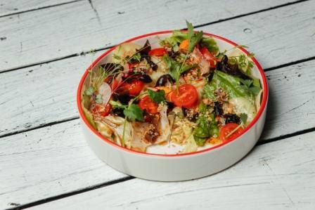 Зеленый овощной салат