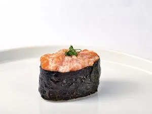 Гункан с лососем из Быстрый Японец