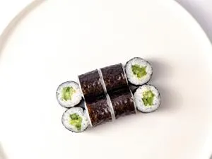 Ролл с огурцом из Быстрый Японец