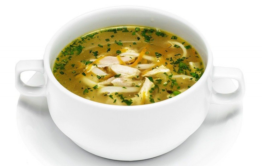 Куриный суп в тарелке фото