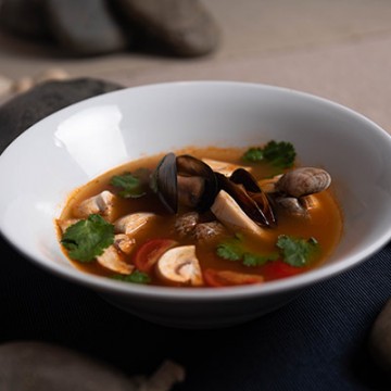 Том Ям с морепродуктами на кокосовом молоке