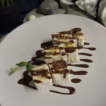 Белая орхидея