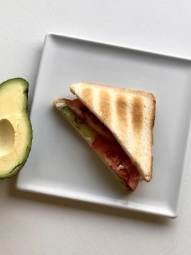 Холодный сэндвич с авокадо