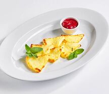 Халуми жареный с ягодным соусом