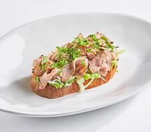 Брускетта с ростбифом