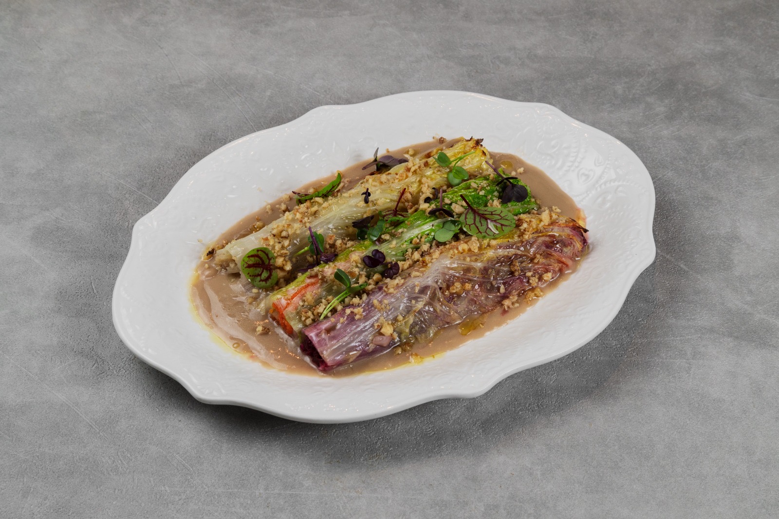 Ассорти из овощных голубцом с соусом из фенхеля