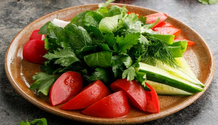 Свежие овощи и зелень