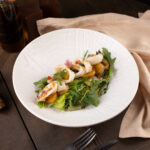 Тёплый салат с кальмаром