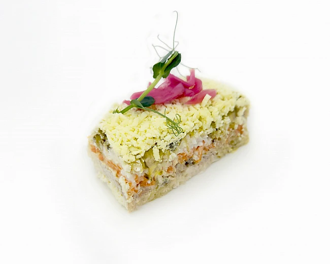 Салат с копчёной макрелью