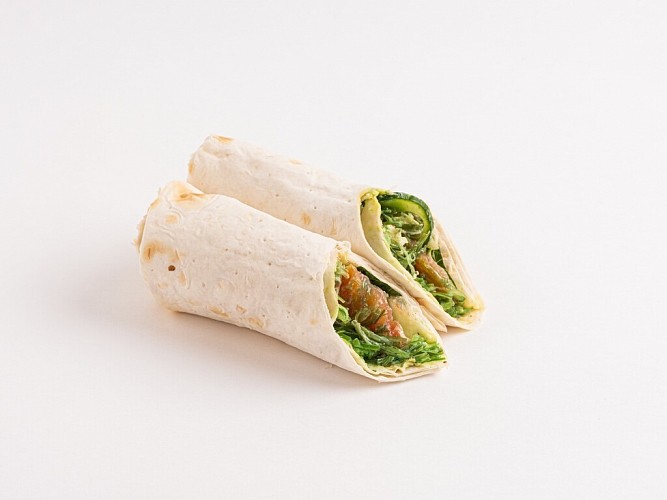 Сэндвич-ролл с форелью и чукой