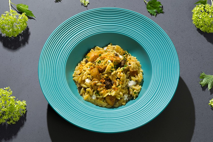 Орзо с белыми грибами, сморчками и песто