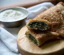 Пирожок со шпинатом