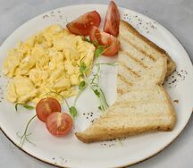 Скрэмбл с томатами