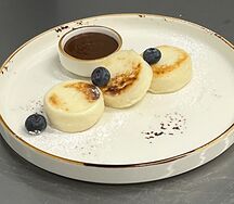 Творожные сырники с карамелью