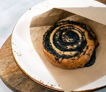 Булочка с маком