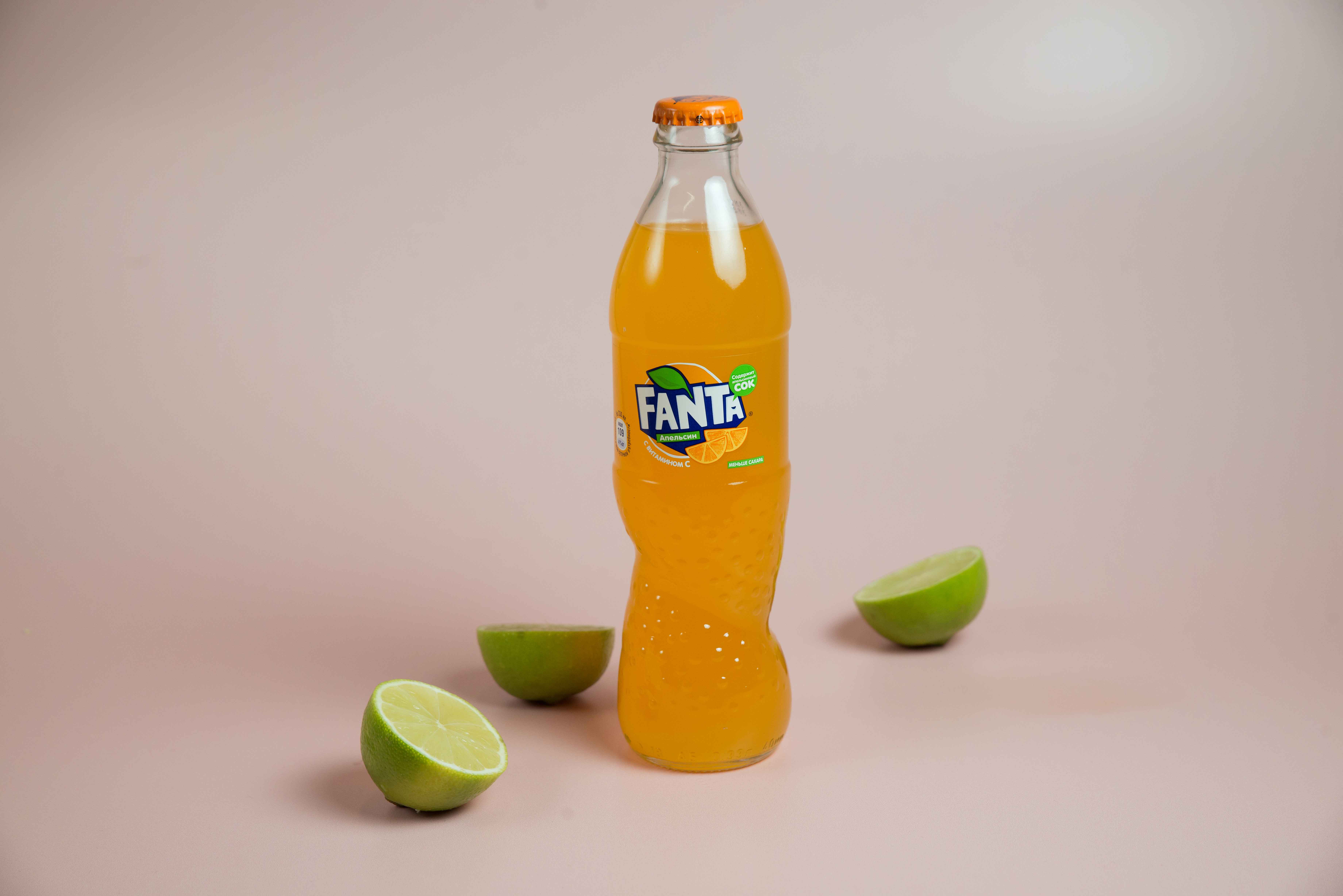 Фанта в стеклянной бутылке. Fanta 330 ml стекло. Fanta Orange 330мл (24) Польша. Fanta Orange (Фанта оранж) 0.33 ж слим (Польша). Напиток Fanta апельсин 330мл.