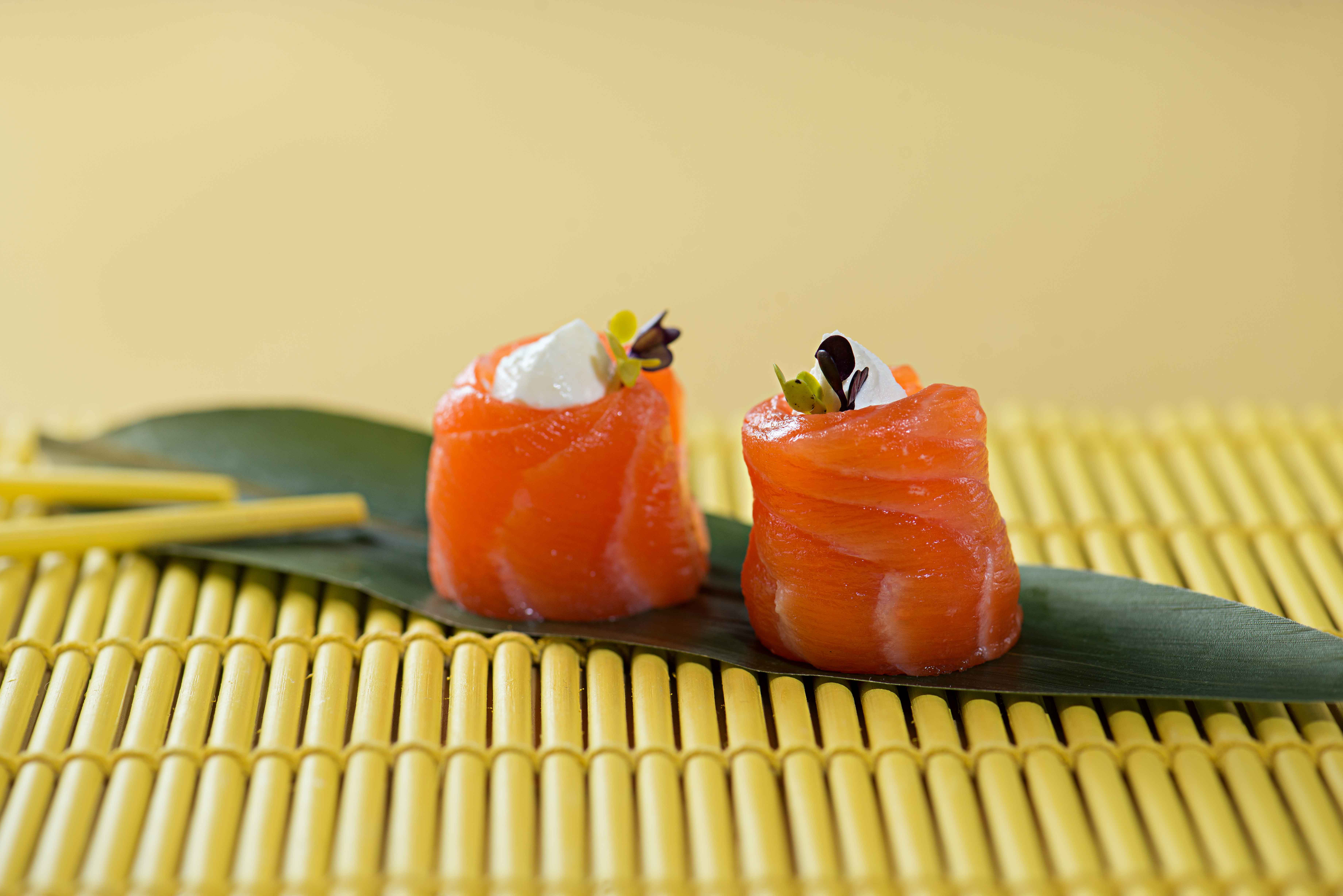Сашими суши с лососем