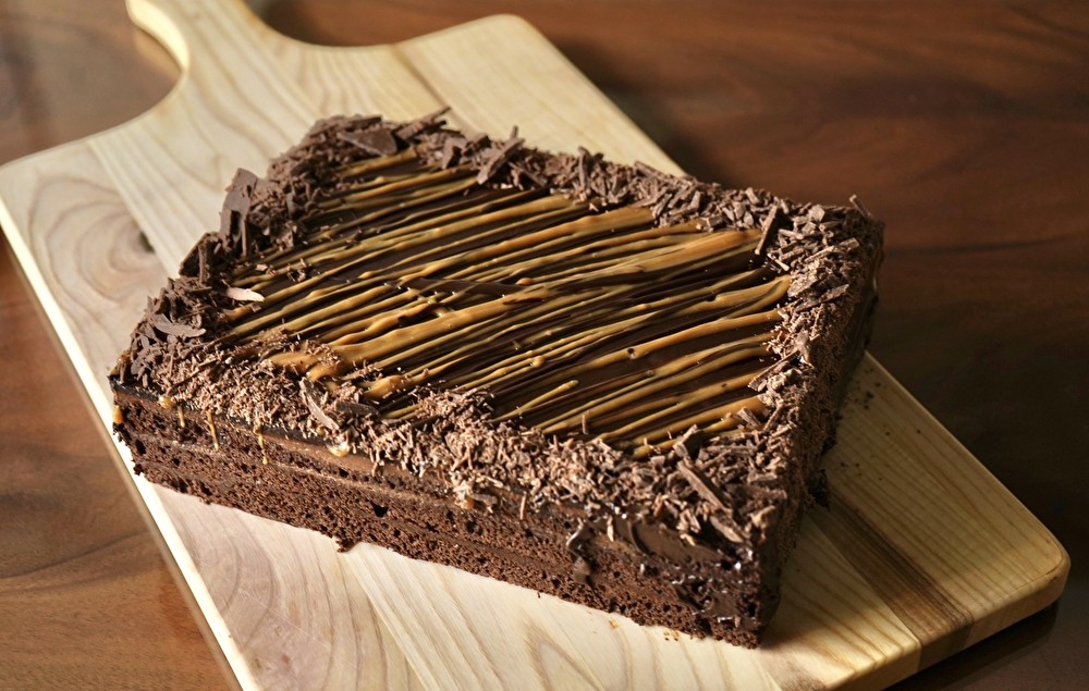 Торт «Прага» с шоколадом и карамелью