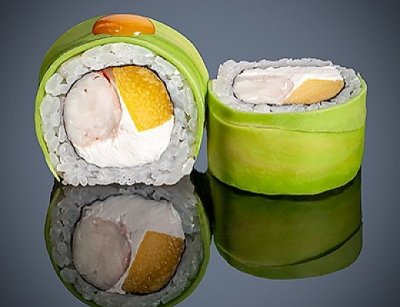 Ролл с креветкой и манго