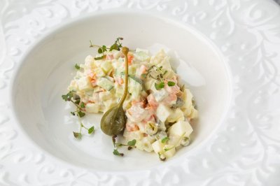 Оливье с колбасой