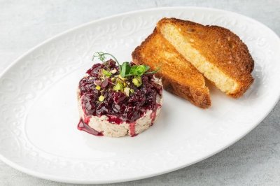 Рийет из утки с пьяной вишней с лесным орехом