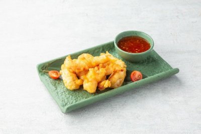 Креветки темпура с соусом свит чили