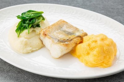 Судак с голландским муссом и картофельным пюре