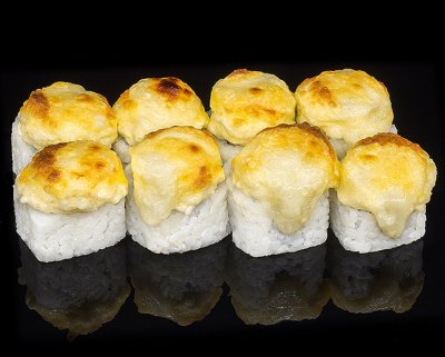 Запеченный ролл с козьим сыром и инжиром