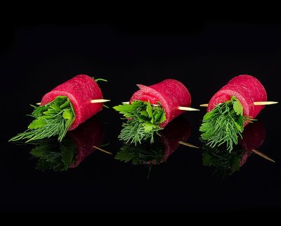 Рулетики с тунцом, зеленью, сыром