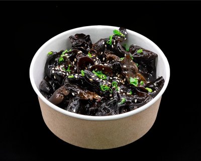 Салат с древесными грибами